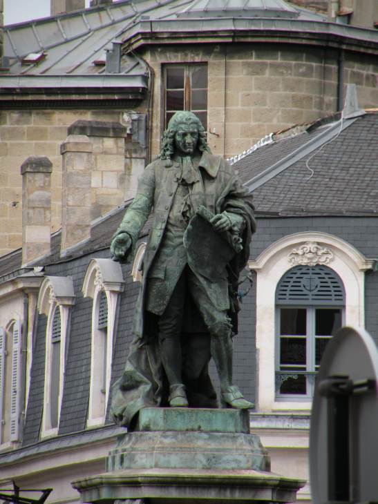  statue de Louis-Urbain Aubert, marquis de Tourny